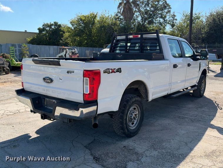 image for item FB8372 2019 Ford F250 Super Duty Crew Cab pickup truck