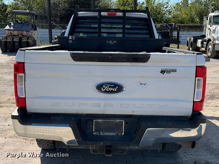 image for item FB8372 2019 Ford F250 Super Duty Crew Cab pickup truck