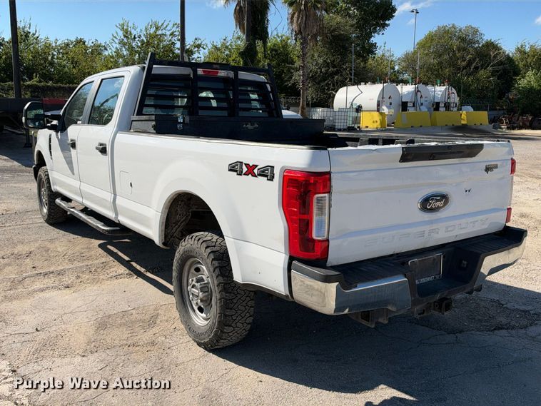 image for item FB8372 2019 Ford F250 Super Duty Crew Cab pickup truck