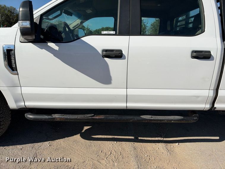 image for item FB8372 2019 Ford F250 Super Duty Crew Cab pickup truck