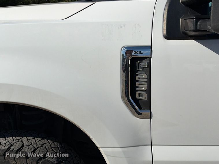 image for item FB8372 2019 Ford F250 Super Duty Crew Cab pickup truck