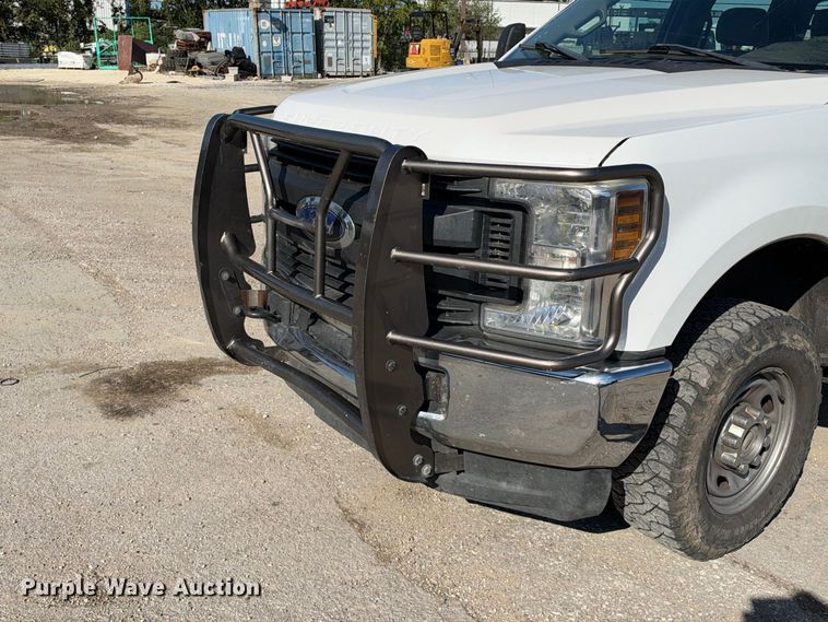 image for item FB8372 2019 Ford F250 Super Duty Crew Cab pickup truck