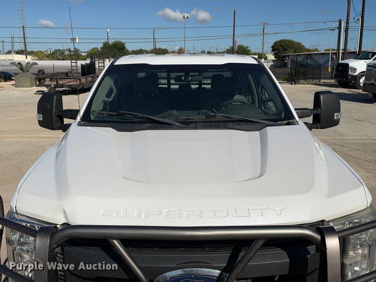 image for item FB8372 2019 Ford F250 Super Duty Crew Cab pickup truck