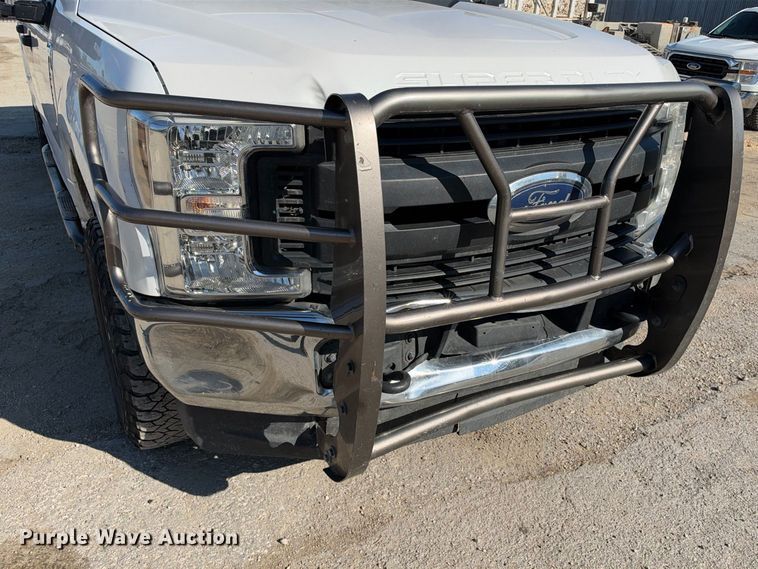 image for item FB8372 2019 Ford F250 Super Duty Crew Cab pickup truck