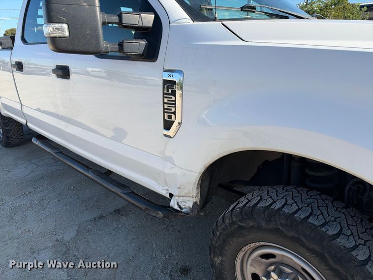 image for item FB8372 2019 Ford F250 Super Duty Crew Cab pickup truck