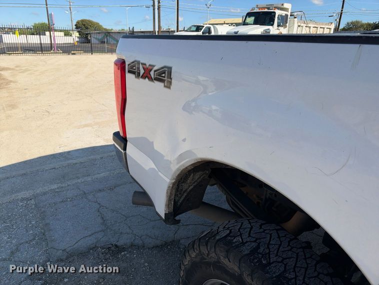 image for item FB8372 2019 Ford F250 Super Duty Crew Cab pickup truck