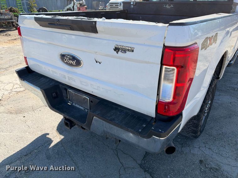 image for item FB8372 2019 Ford F250 Super Duty Crew Cab pickup truck