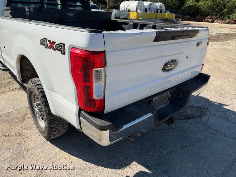 image for item FB8372 2019 Ford F250 Super Duty Crew Cab pickup truck