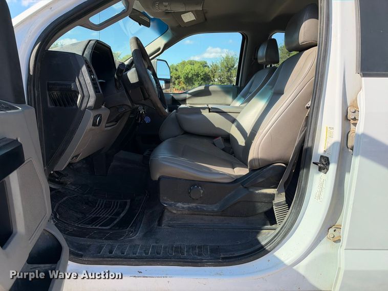 image for item FB8372 2019 Ford F250 Super Duty Crew Cab pickup truck