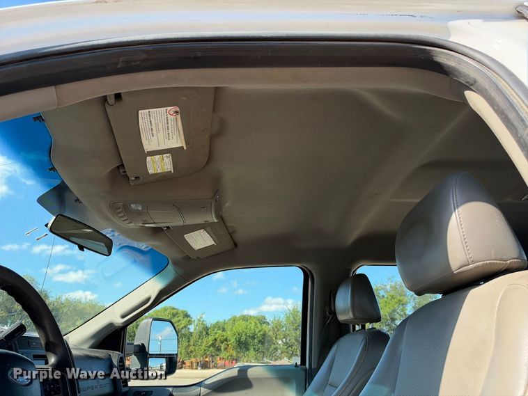 image for item FB8372 2019 Ford F250 Super Duty Crew Cab pickup truck