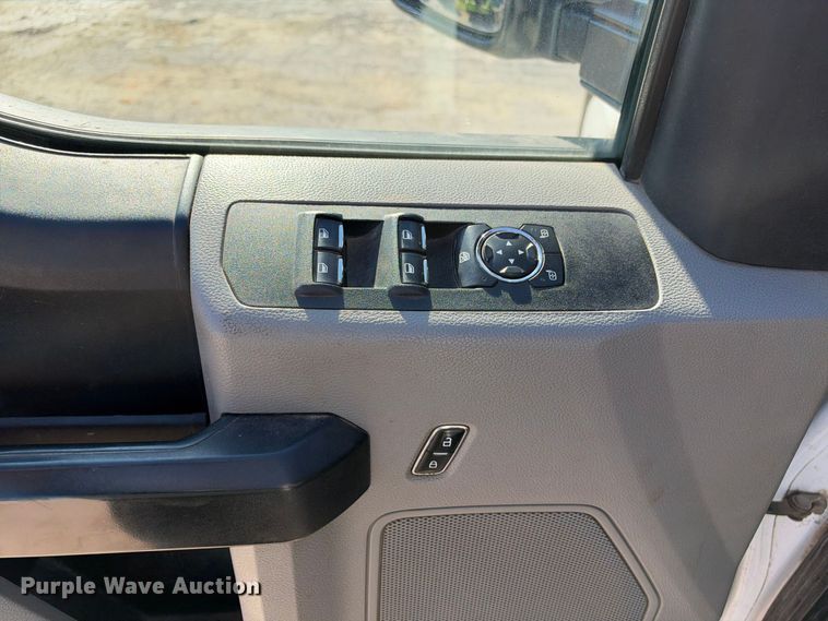image for item FB8372 2019 Ford F250 Super Duty Crew Cab pickup truck