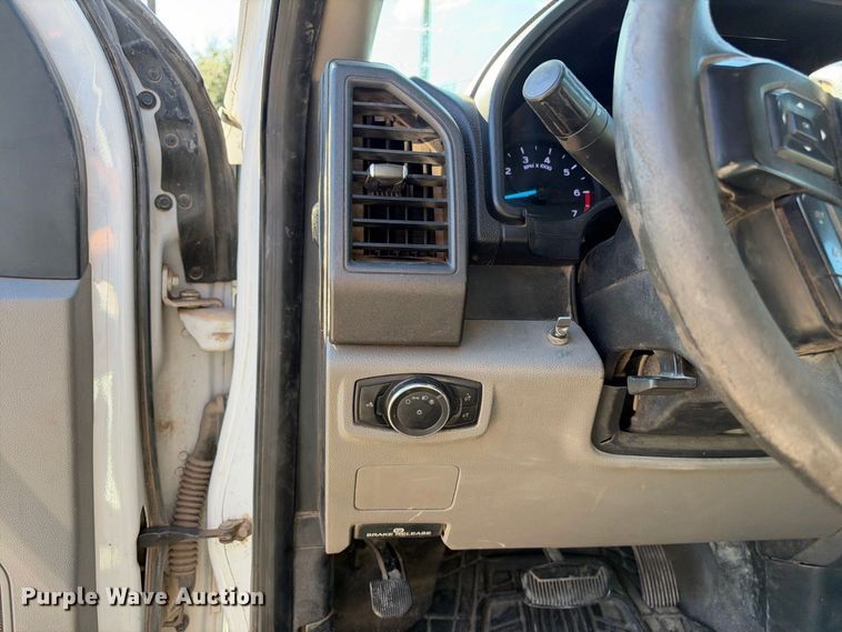 image for item FB8372 2019 Ford F250 Super Duty Crew Cab pickup truck