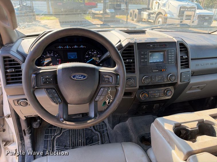 image for item FB8372 2019 Ford F250 Super Duty Crew Cab pickup truck