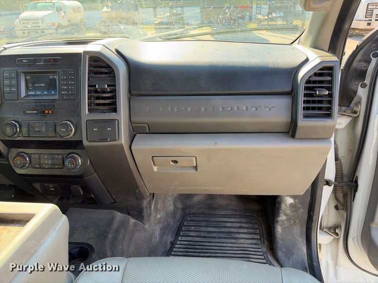 image for item FB8372 2019 Ford F250 Super Duty Crew Cab pickup truck