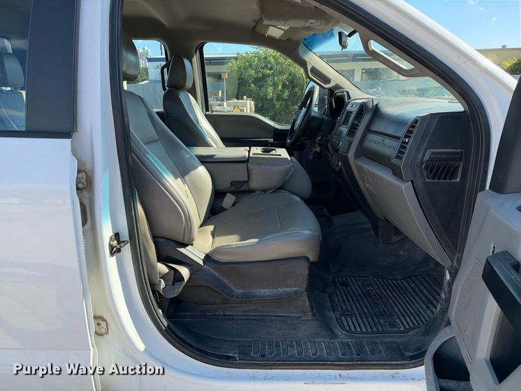 image for item FB8372 2019 Ford F250 Super Duty Crew Cab pickup truck