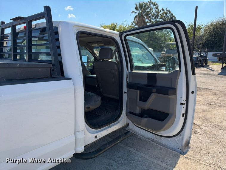 image for item FB8372 2019 Ford F250 Super Duty Crew Cab pickup truck