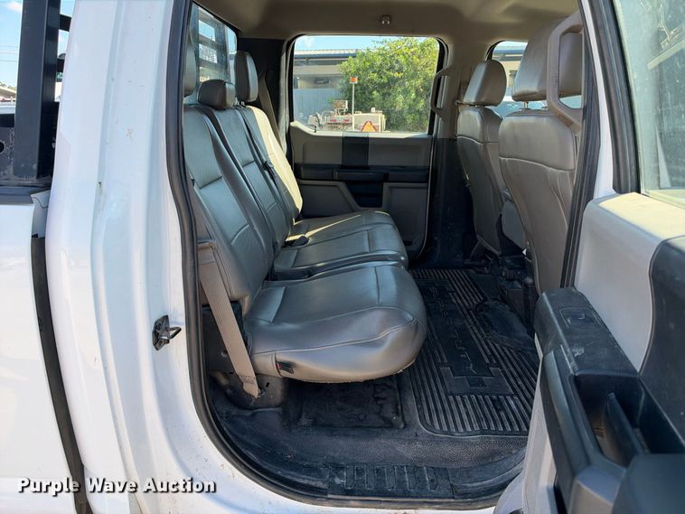 image for item FB8372 2019 Ford F250 Super Duty Crew Cab pickup truck
