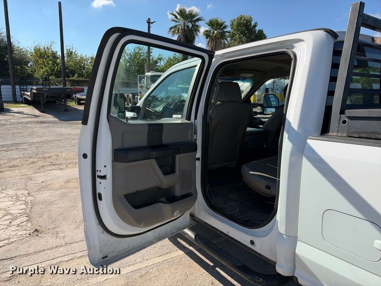 image for item FB8372 2019 Ford F250 Super Duty Crew Cab pickup truck