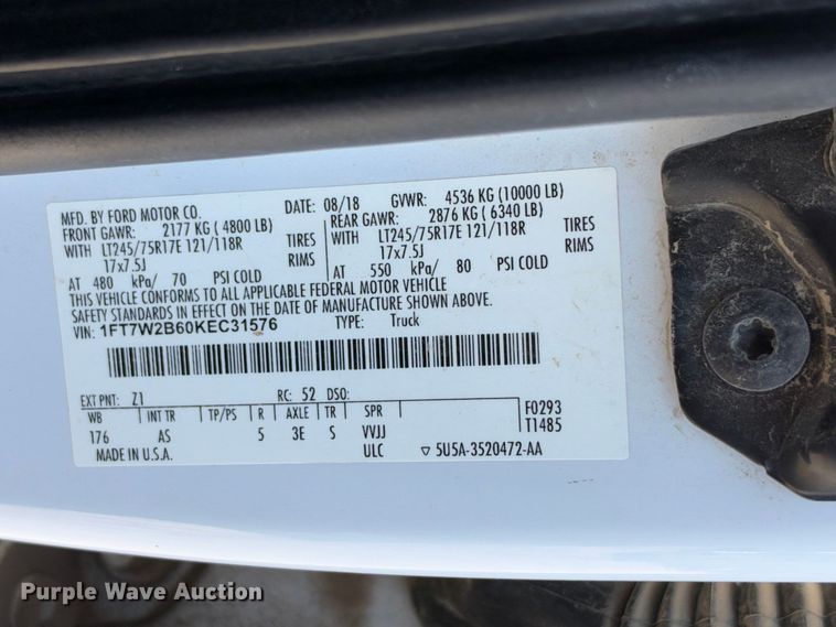 image for item FB8372 2019 Ford F250 Super Duty Crew Cab pickup truck