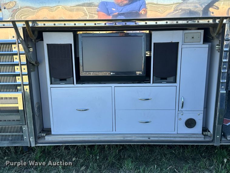 image for item FB8978 1991 Prevost XL- 40 Angola RV