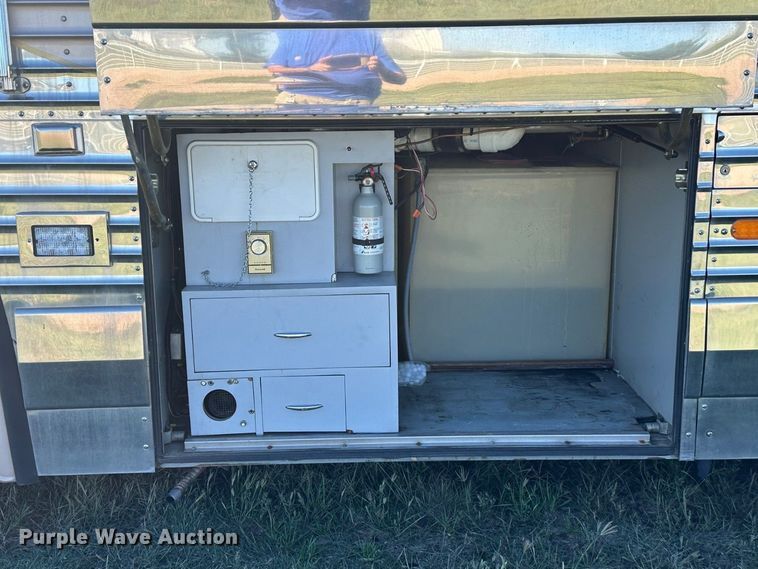 image for item FB8978 1991 Prevost XL- 40 Angola RV