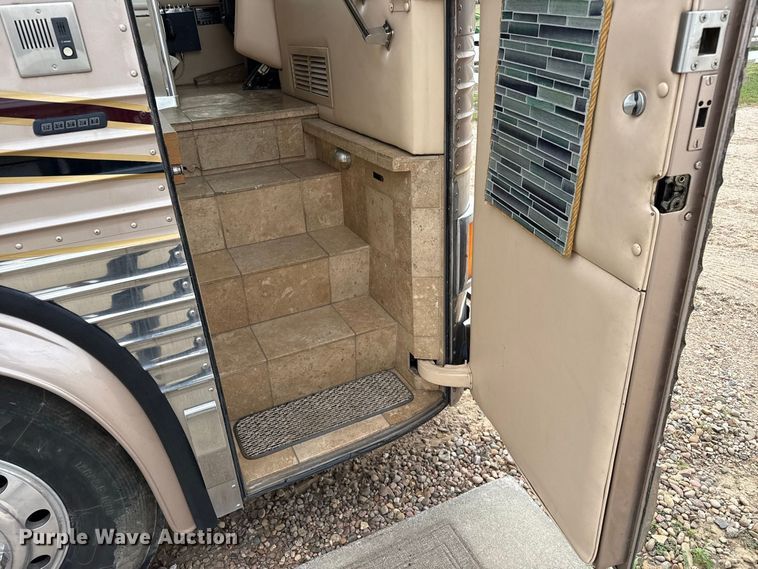 image for item FB8978 1991 Prevost XL- 40 Angola RV