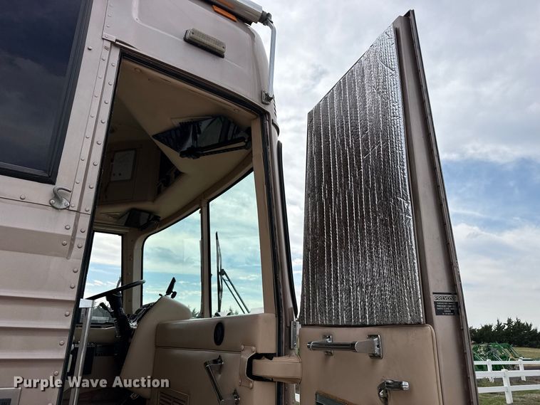 image for item FB8978 1991 Prevost XL- 40 Angola RV
