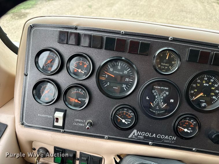 image for item FB8978 1991 Prevost XL- 40 Angola RV