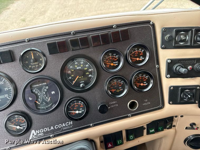 image for item FB8978 1991 Prevost XL- 40 Angola RV