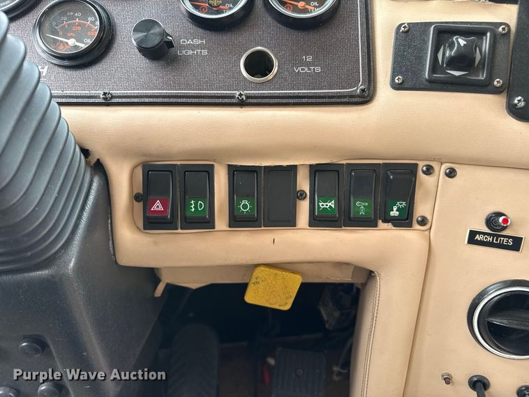 image for item FB8978 1991 Prevost XL- 40 Angola RV