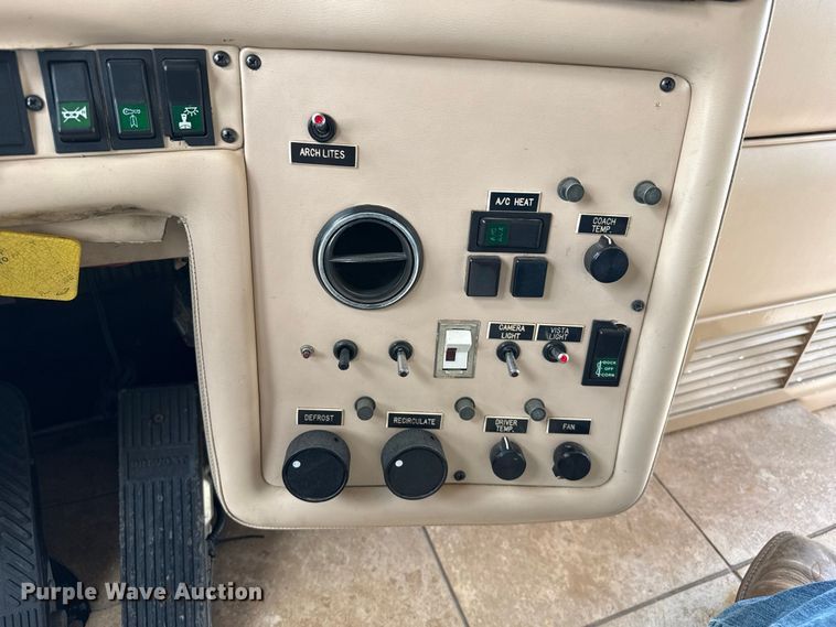 image for item FB8978 1991 Prevost XL- 40 Angola RV