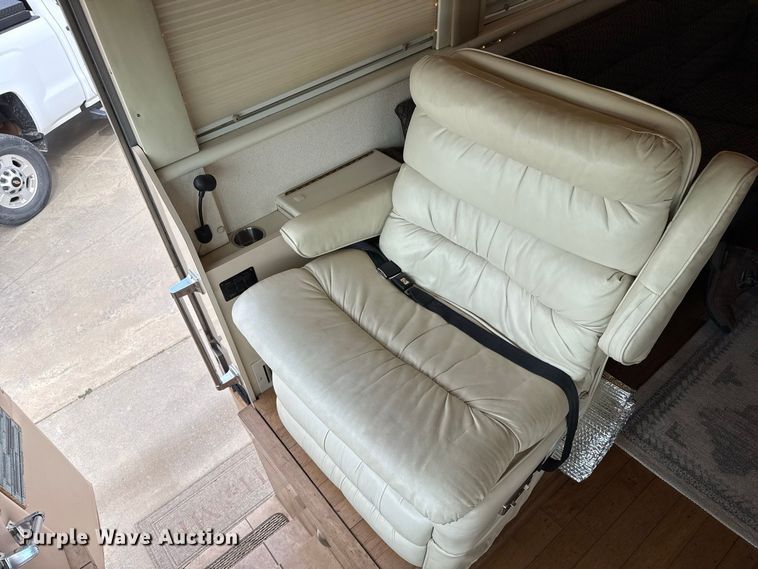 image for item FB8978 1991 Prevost XL- 40 Angola RV