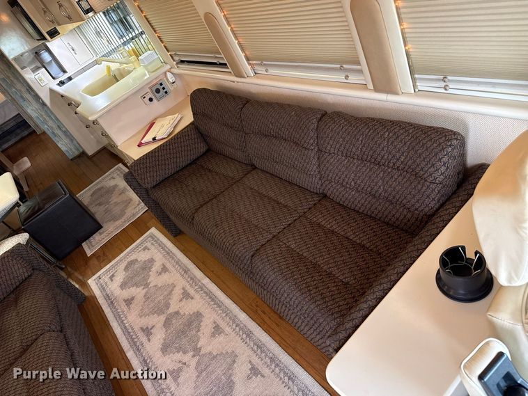 image for item FB8978 1991 Prevost XL- 40 Angola RV