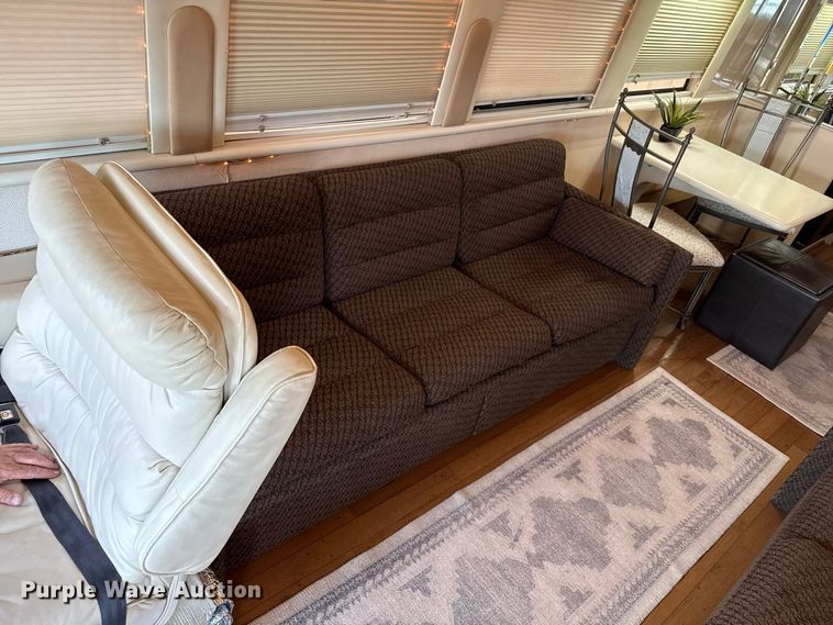 image for item FB8978 1991 Prevost XL- 40 Angola RV