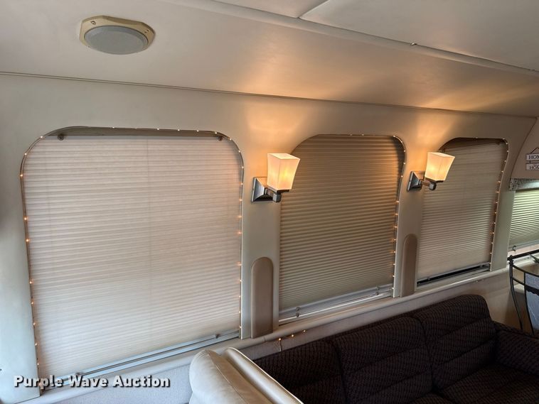 image for item FB8978 1991 Prevost XL- 40 Angola RV