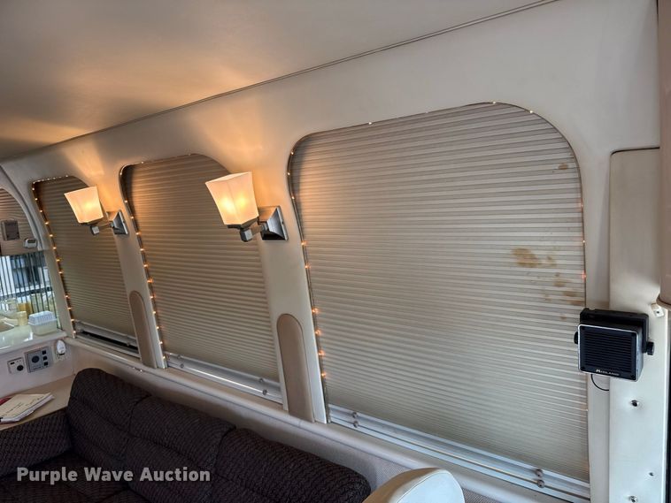 image for item FB8978 1991 Prevost XL- 40 Angola RV
