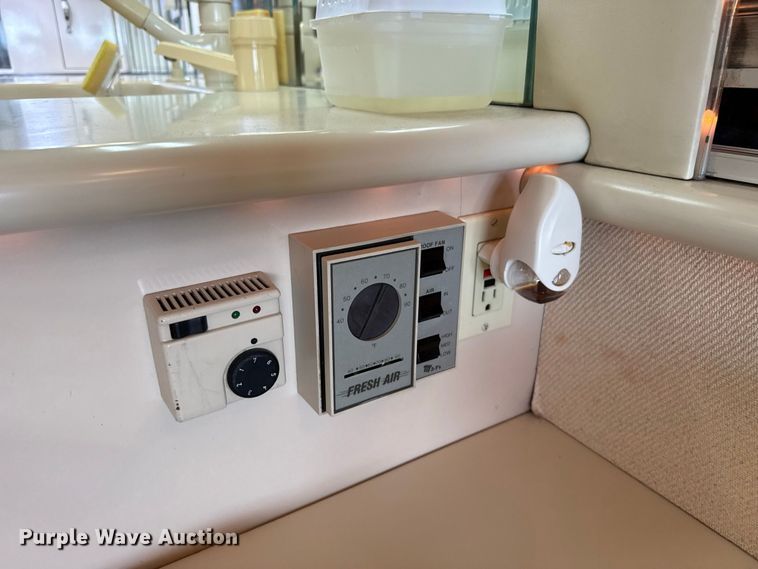 image for item FB8978 1991 Prevost XL- 40 Angola RV