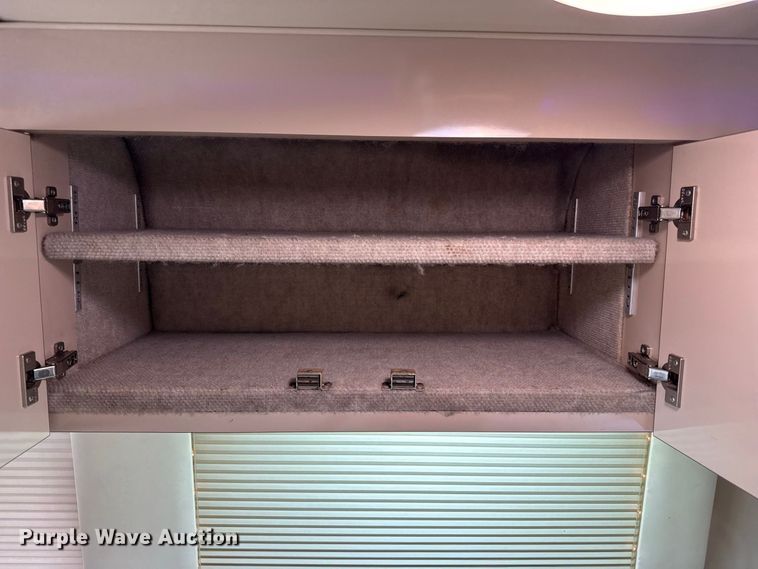 image for item FB8978 1991 Prevost XL- 40 Angola RV