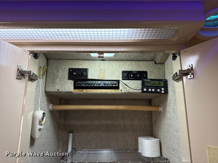 image for item FB8978 1991 Prevost XL- 40 Angola RV