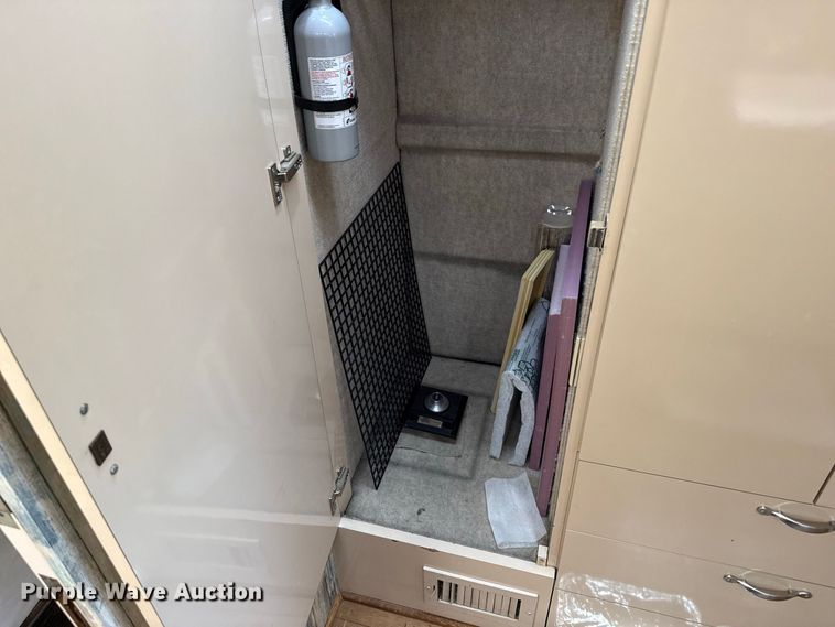 image for item FB8978 1991 Prevost XL- 40 Angola RV