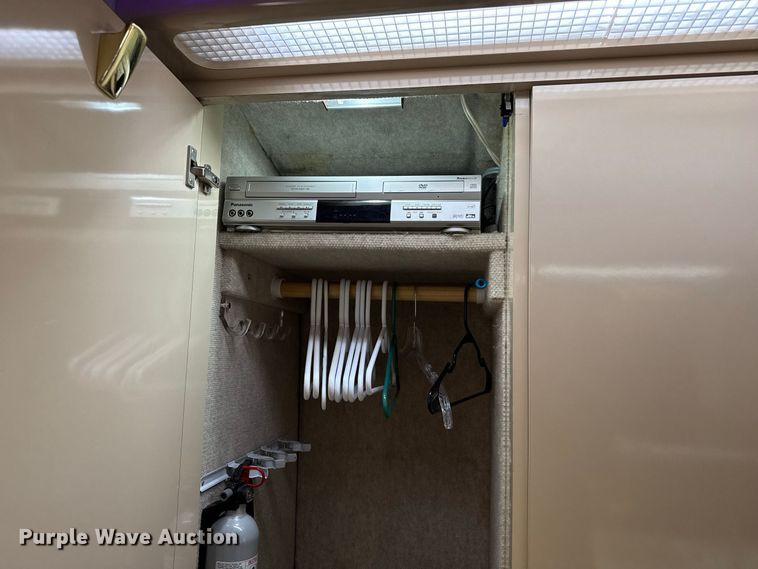 image for item FB8978 1991 Prevost XL- 40 Angola RV