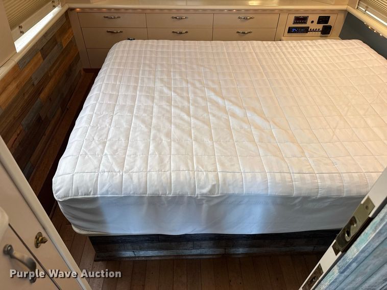 image for item FB8978 1991 Prevost XL- 40 Angola RV