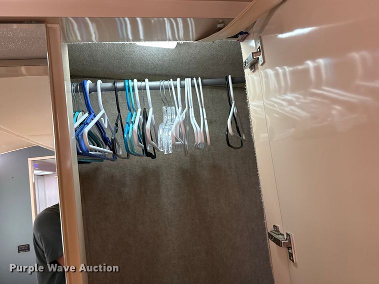 image for item FB8978 1991 Prevost XL- 40 Angola RV