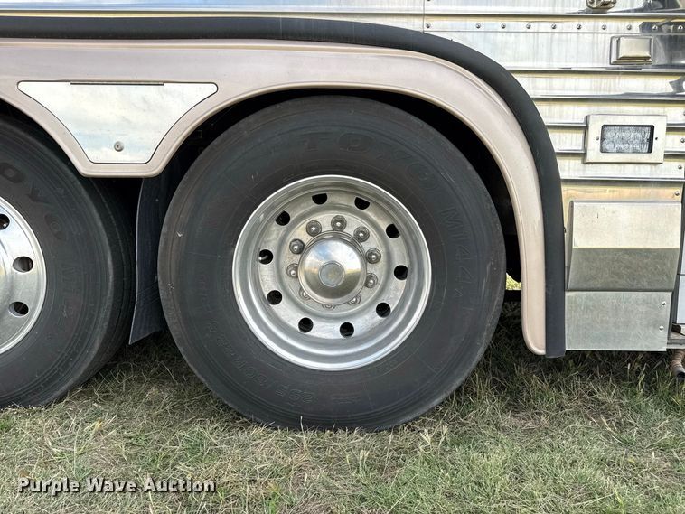 image for item FB8978 1991 Prevost XL- 40 Angola RV