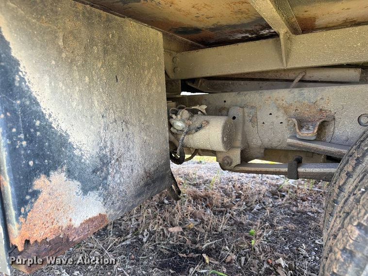 image for item FC3385 1999 Isuzu NPR flatbed truck