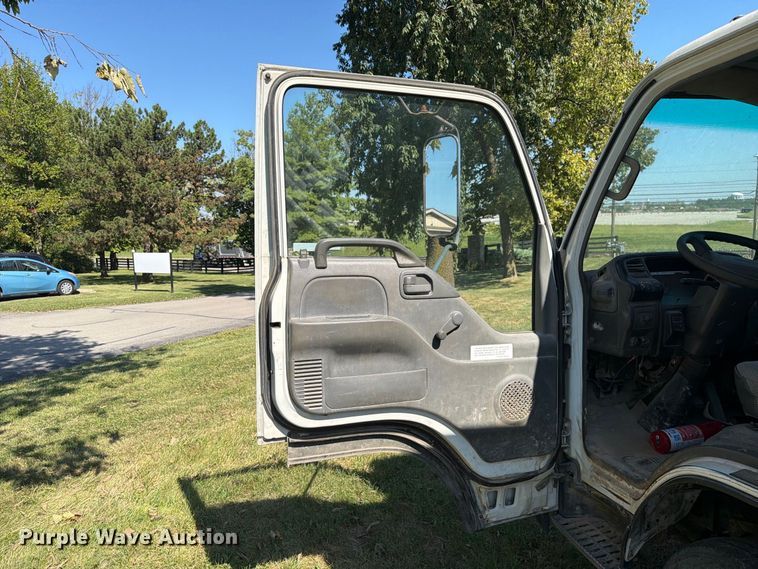 image for item FC3385 1999 Isuzu NPR flatbed truck