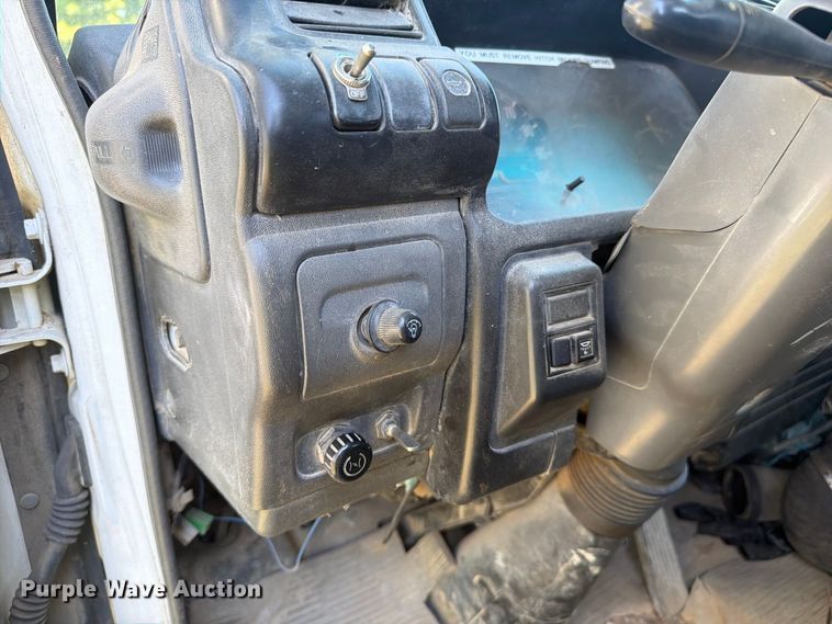image for item FC3385 1999 Isuzu NPR flatbed truck