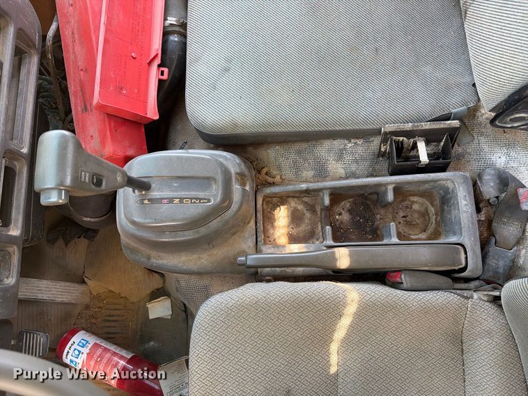 image for item FC3385 1999 Isuzu NPR flatbed truck