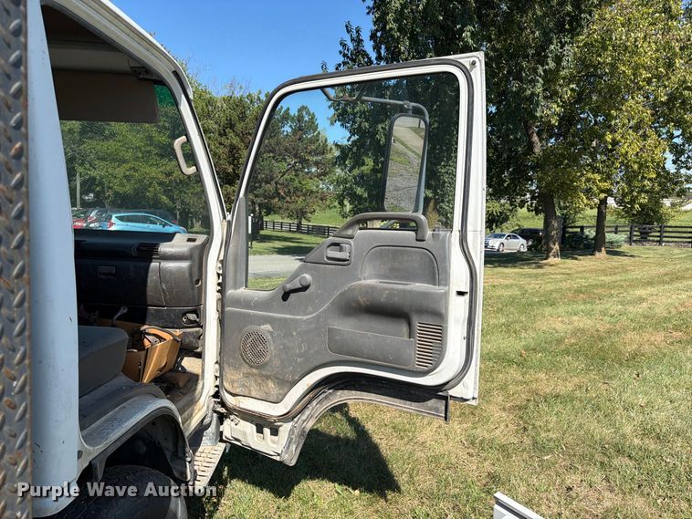 image for item FC3385 1999 Isuzu NPR flatbed truck