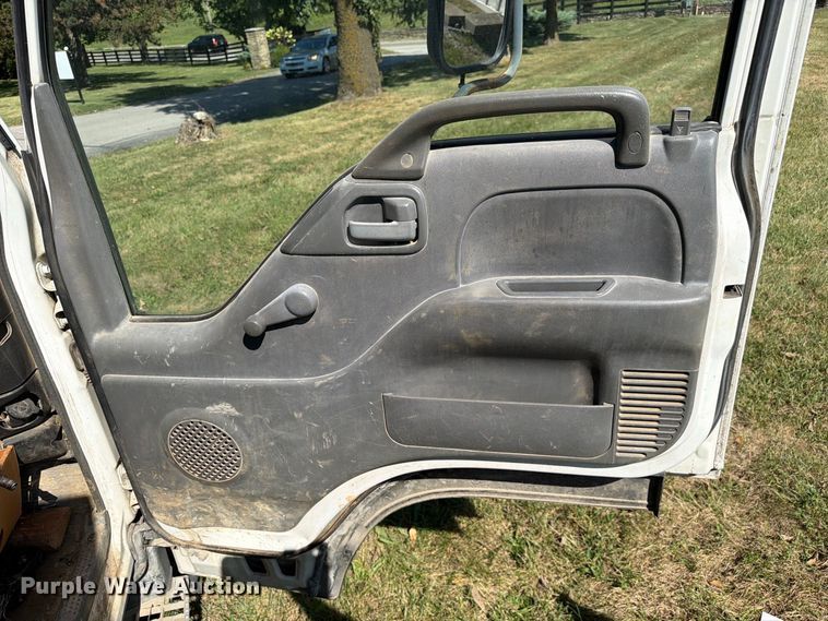 image for item FC3385 1999 Isuzu NPR flatbed truck